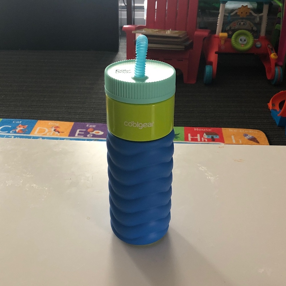 🛍️ CoolGear Water Bottle with Attachable Straw